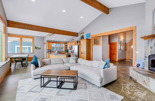 Kiwanda Shores House | Gorgeous oceanfront home with incredible views of Haystack Rock dog friendly