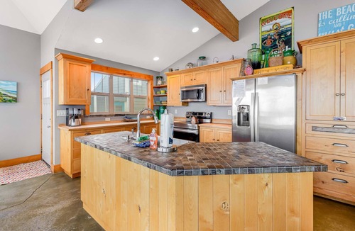 Kiwanda Shores House | Gorgeous oceanfront home with incredible views of Haystack Rock dog friendly