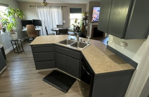 Mill Plain House | Gorgeous single story 3-bedroom house with AC in vibrant Vancouver