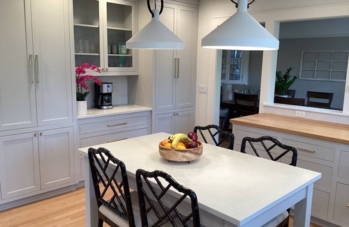 Amazon House | GRADUATION '27 SLEEPS 9! Luxury Home, 3-5 min walk to Campus and Hayward Field