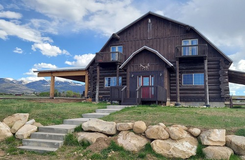 Mount Pleasant Cabin | Grand Family Lodge Sleeps 30*Events allowed dry camping, youth groups, corporate