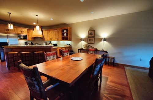 Government Camp House | Grand Lodge 17 at the Official Collins Lake Resort