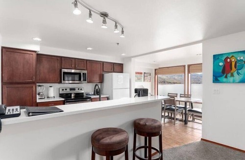Chelan Condo | GrandView 302 - 2 Bedroom Waterfront condo