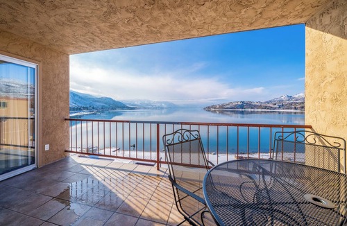 Chelan Condo | GrandView 402 - 2 Bedroom Waterfront Condo