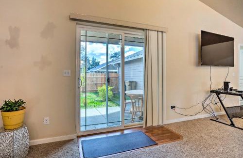Grants Pass House | Grants Pass Home: 1 Mi to Downtown & Rogue River!