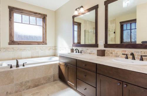 Stonegate House | Gray Bear 454