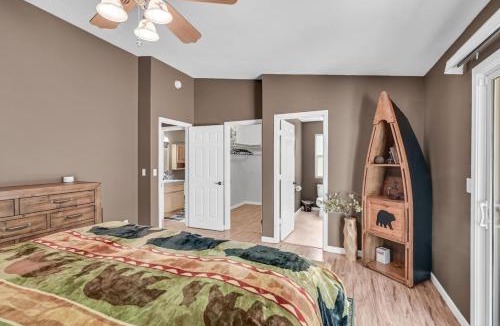 Arnold House | Great Cabin with AC Firepit Fireplace
