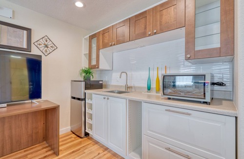 Sellwood-Moreland Apartment | GREAT! King bed, WiFi, parking, Portland ❤️