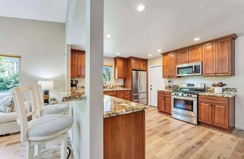 West University House | Great Neighborhood, 4 TVs, Sleeps 10