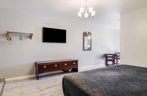 Aberdeen Hotel | Great Relaxing Overnight Stay in GuestHouse Montesano! Free Onsite Parking