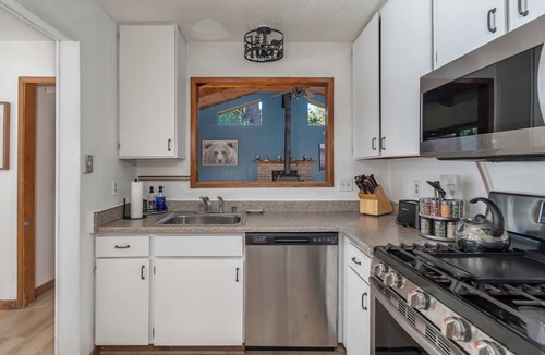 Avery Cabin | Greene Gables- Cozy Mountain Retreat