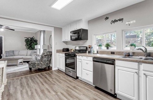 Acworth Cottage | Grill & Chill Retreat!