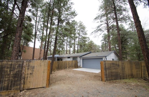 Groom Creek House | Groom Creek 4 BR Cozy Home Sleeps 10