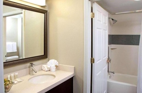Sorrento Valley House | Group Getaway in San Diego! 2 Spacious Suites with Breakfast, Pet-friendly!