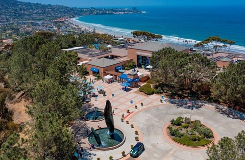 Sorrento Valley House | Group Getaway in San Diego! 2 Spacious Suites with Breakfast, Pet-friendly!