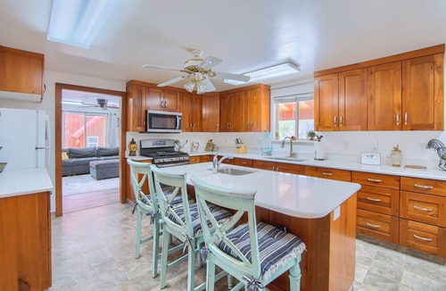 Circleville House | Group Getaway w/Mtn Views: Home in Circleville!