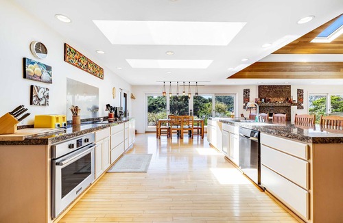 Gualala House | Gualala 3BR ocean-view home with hot tub — walk to Cooks Beach
