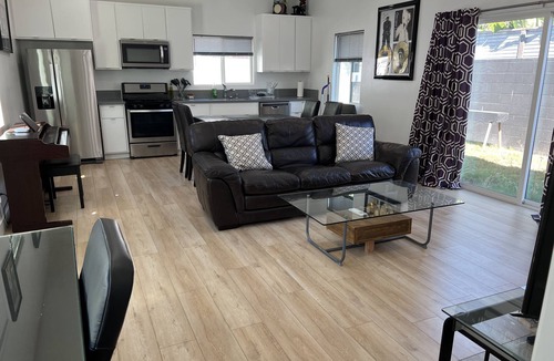 Park Mesa Heights Apartment | Guesthouse/Cozy 1 Bedroom 1Bath, Centrally located in View Park