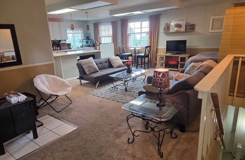 Manchester Cottage | Guesthouse for Two~1 Mo Minimum Stay