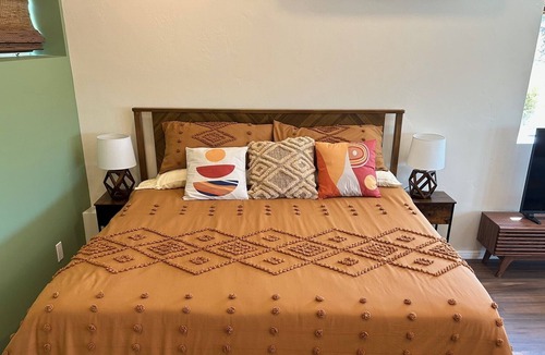 Lakeside Apartment | Guesthouse With Beautiful Views! Ceci Suite