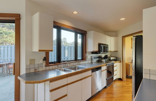 Arch Cape House | Half Block to Beach w/Oceanview, Patio + Balcony | The Shore Pine by AvantStay