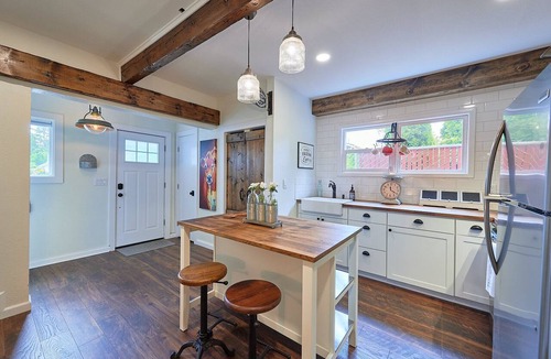 McMinnville House | Half-Pint Farmhouse in Historic Downtown McMinnville