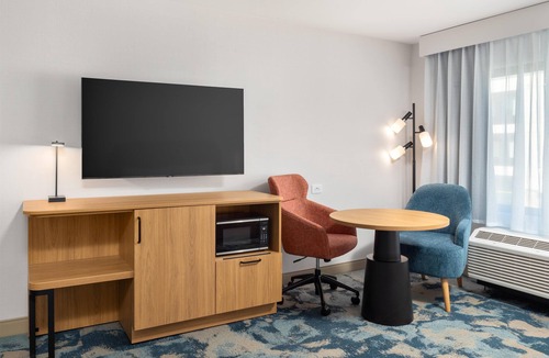 Midway District Hotel | Hampton Inn & Suites by Hilton San Diego SeaWorld Near Old Town