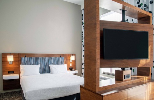 Van Nuys Hotel | Hampton Inn & Suites Los Angeles/Sherman Oaks