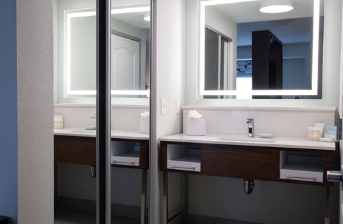 Van Nuys Hotel | Hampton Inn & Suites Los Angeles/Sherman Oaks