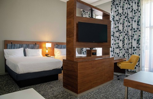 Van Nuys Hotel | Hampton Inn & Suites Los Angeles/Sherman Oaks