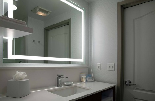 Van Nuys Hotel | Hampton Inn & Suites Los Angeles/Sherman Oaks