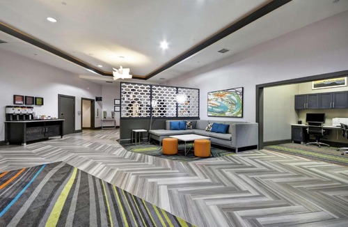 Burbank Hotel | Hampton Inn & Suites Los Angeles Burbank Airport