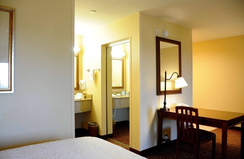 Red Bluff Hotel | Hampton Inn & Suites Red Bluff