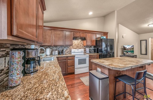 Lents House | Happy Valley Home + Game Room!