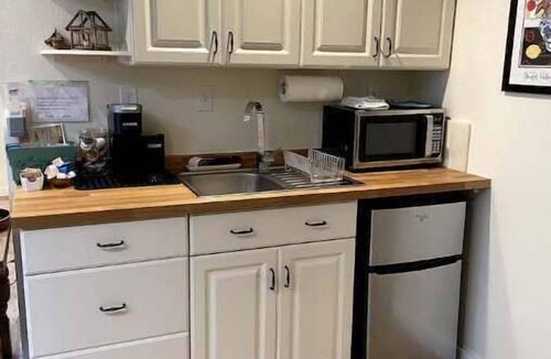 Anacortes Apartment | Happy Valley Studio - Peaceful rest in nature, just 5 minutes from downtown!