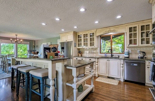 Sherwood House | Harmony Estate: Spacious Home with Mt Hood Views