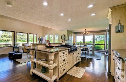 Sherwood House | Harmony Estate: Spacious Home with Mt Hood Views
