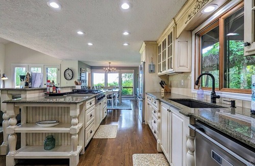 Sherwood House | Harmony Estate: Spacious Home with Mt Hood Views