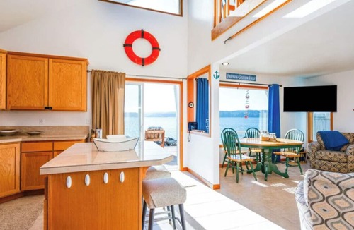 Everett Cottage | Hat Island Cottage by the Sound