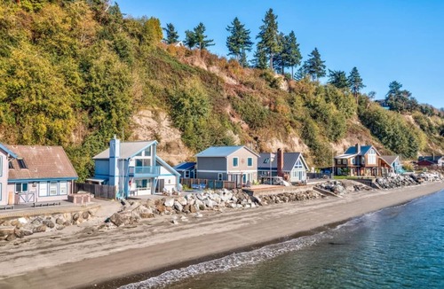 Everett Cottage | Hat Island Cottage by the Sound