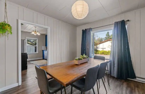 Orchard District House | Heart of Bend-Walkable, Ping Pong, Billards