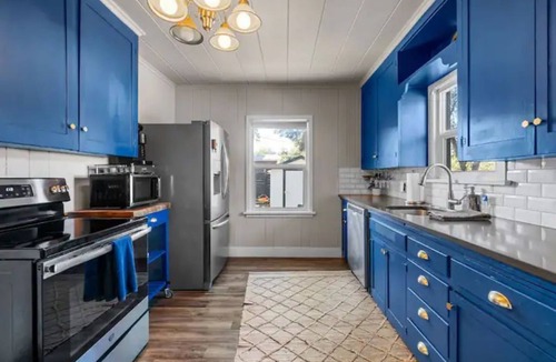 Orchard District House | Heart of Bend-Walkable, Ping Pong, Billards