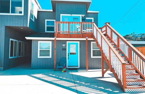 Rockaway Beach Apartment | Heart of Rockaway Studio with Oceanviews