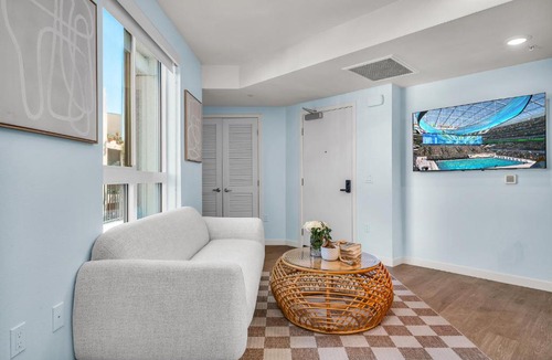 Wilshire Montana Apartment | Heart of Santa Monica Promenade Studio Free Parking