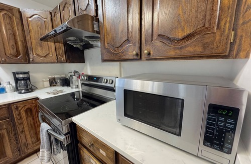 West Valley City House | Heart of WVC, Family Friendly, 2 King beds, 3 Queen Beds, 2 sofa sleepers.