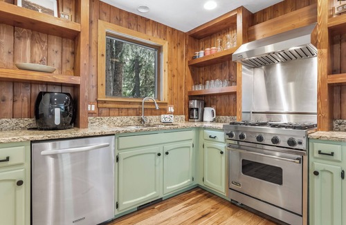 Sundance Cabin | Heartwood - Cozy 2 bedroom Wooded Sundance Cabin
