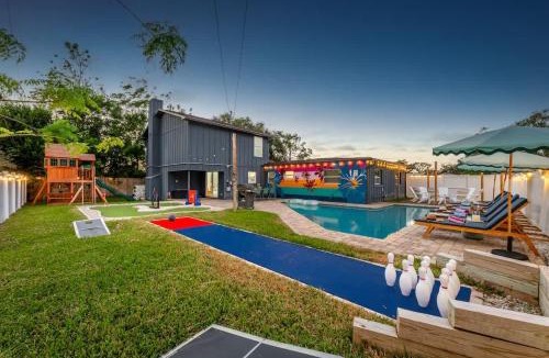 Clearwater House | Heated Pool Fire Pit BBQ Mini Golf Bowling