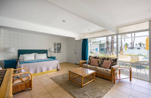 Desert Park Estates Hotel | Heated Pool + Sauna | DT Palm Springs + Mid-Century Style | Monkey Tree Hotel