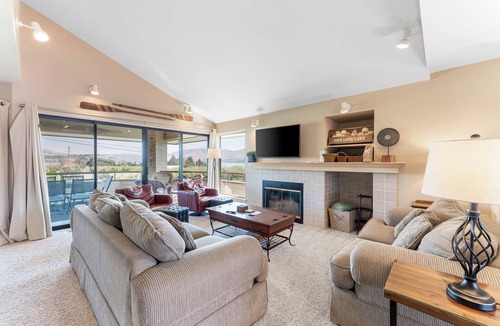 Wapato Point Condo | Heavenly Halmalka on Lake Chelan! Comfortably sleeps 8.