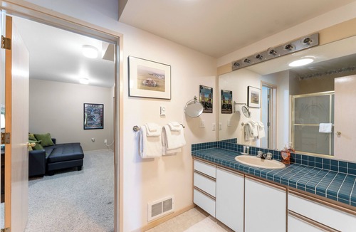 Wapato Point Condo | Heavenly Halmalka on Lake Chelan! Comfortably sleeps 8.